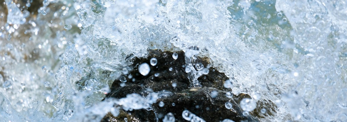 commercial pressure washing vs soft washing